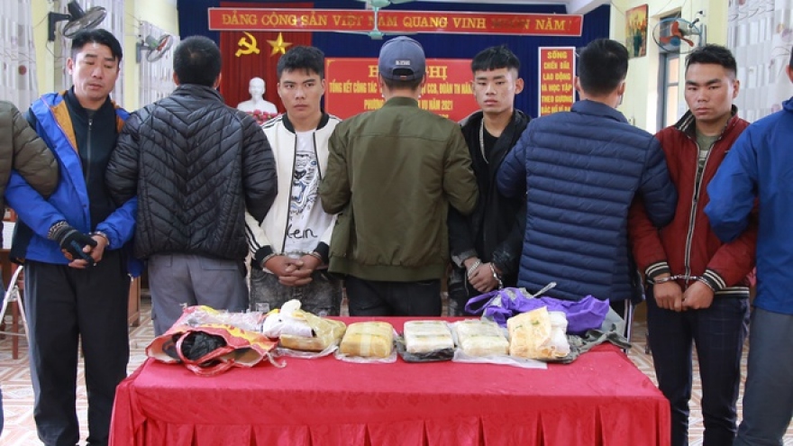 Lào Cai bắt nhóm đối tượng vận chuyển 30 nghìn viên ma túy tổng hợp